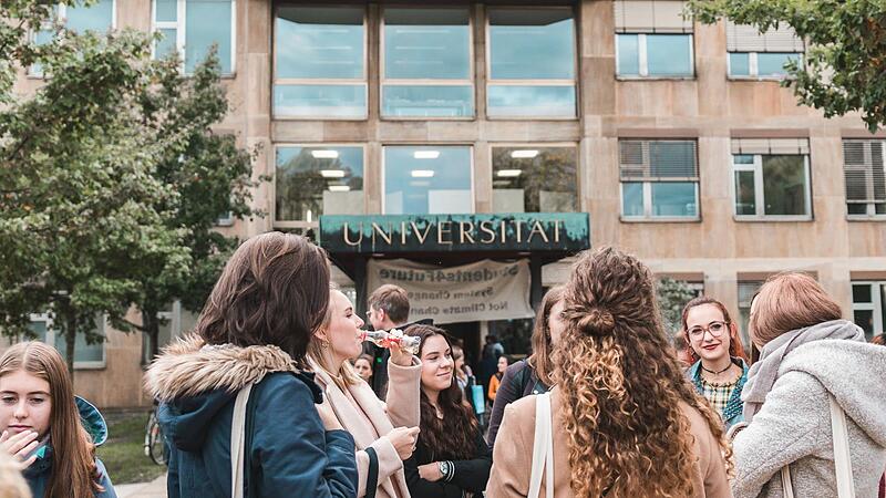 Laufen Bamberg die Studenten davon? Der R&uuml;ckgang der Studentenzahlen ist beachtlich.