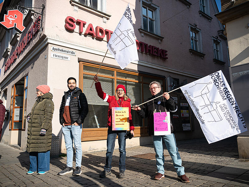 Die sch&ouml;nsten Impressionen von der Menschenkette der Omas gegen Rechts am 8. Februar in Forchheim.
