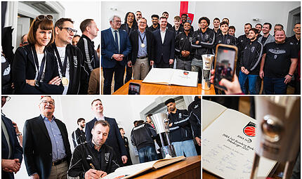 Die BMA365 Bamberg Baskets haben sich nach ihrem Pokalsieg ins Goldene Buch der Stadt eingetragen. Die sch&ouml;nsten Fotos in unserer Bildergalerie.