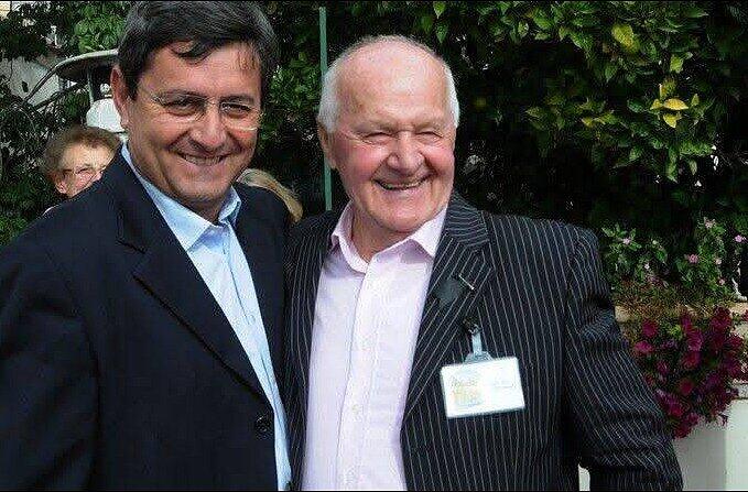 Auch die Partnerstadt Positano trauert um Rudi Hofmann; auf dem Portal positanonews erschien dieses Bild, das ihn mit seinem früheren Bürgermeisterkollegen Domenico Marrone zeigt. Auch die Partnerstadt Positano trauert um Rudi Hofmann; auf dem Portal positanonews erschien dieses Bild, das ihn mit seinem früheren Bürgermeisterkollegen Domenico Marrone zeigt.