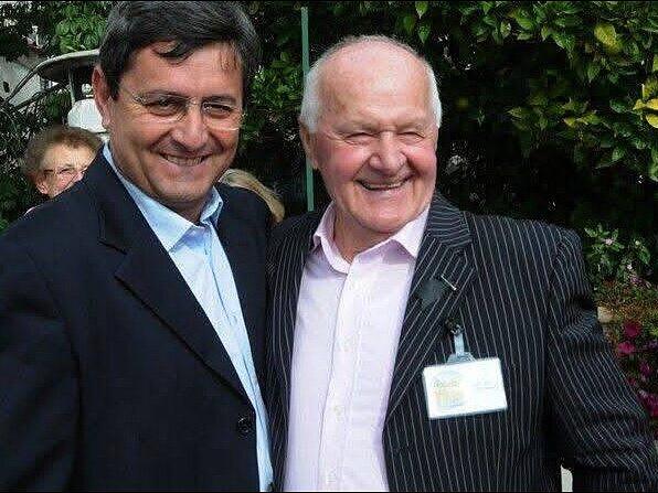 Auch die Partnerstadt Positano trauert um Rudi Hofmann; auf dem Portal positanonews erschien dieses Bild, das ihn mit seinem fr&uuml;heren B&uuml;rgermeisterkollegen Domenico Marrone zeigt.