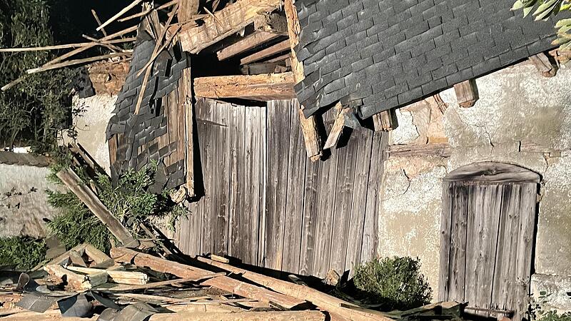 Die Scheune in Ermreus, deren Dachstuhl eingestürzt warForchheim & Fränkische Schweiz