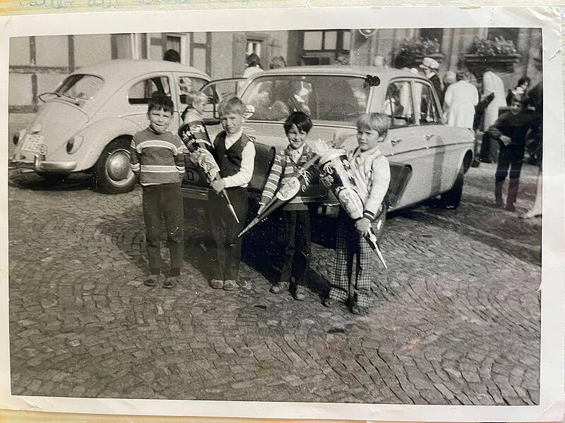 Walter Nussel mit Klassenkameraden bei seiner EinschulungForchheim & Fränkische Schweiz Walter Nussel mit Klassenkameraden bei seiner Einschulung.