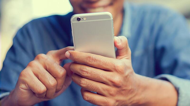 Bei Android-Smartphones kann unter Einstellungen (Telefoninfo oder &uuml;ber das Telefon/Softwareinformationen) abgerufen werden, wie aktuell die Software ist.