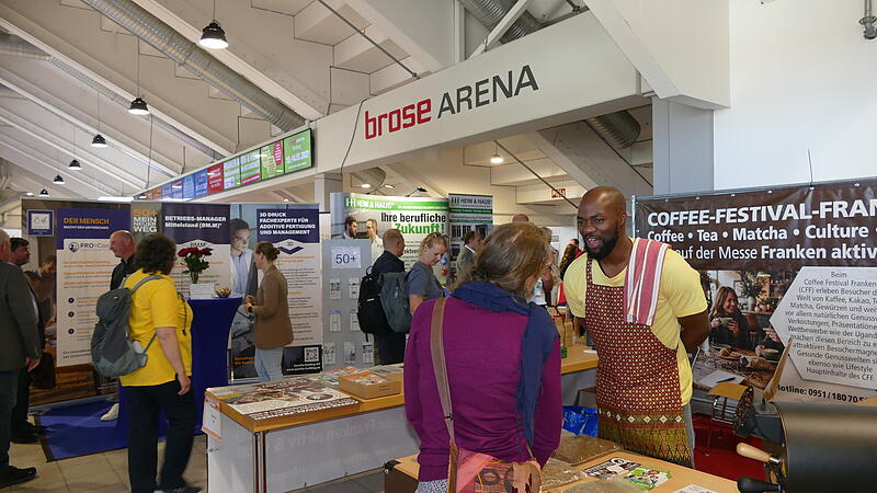 Rund 50 Aussteller unterschiedlicher Branchen stellten sich auf der frankenweiten Jobmesse in der Brose Arena vor. Rund 50 Aussteller unterschiedlicher Branchen stellten sich auf der frankenweiten Jobmesse in der Brose Arena vor.