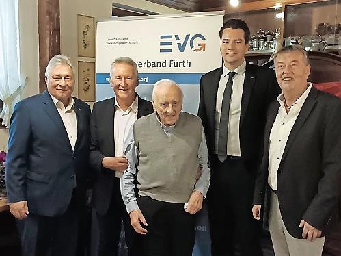 Von links: Martin Burkert, Fürths OB Thomas Jung, Günter Klar, Mattias Birkmann, Klaus Obst.