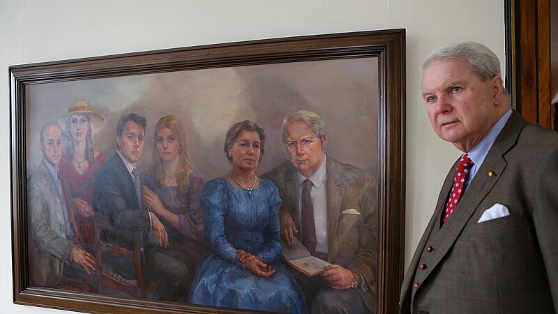 Das Gem&auml;lde von Maler Christoph Wetzel zeigt die  gesamte herzogliche Familie und eben auch Prinz Andreas und Prinzessin CarinPrinz Andreas gestorben: W&uuml;rdigung durch Coburger Politik