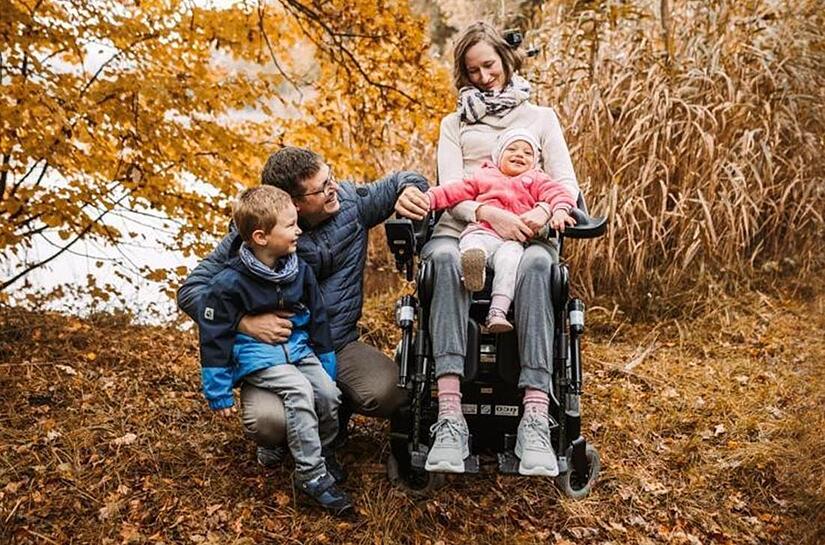 Eine Familie gibt nicht auf: Juliane mit ihrem Ehemann und ihren Kindern. Eine Familie gibt nicht auf: Juliane mit ihrem Ehemann und ihren Kindern.