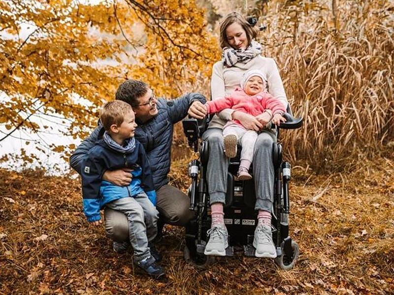 Eine Familie gibt nicht auf: Juliane mit ihrem Ehemann und ihren Kindern. Eine Familie gibt nicht auf: Juliane mit ihrem Ehemann und ihren Kindern.