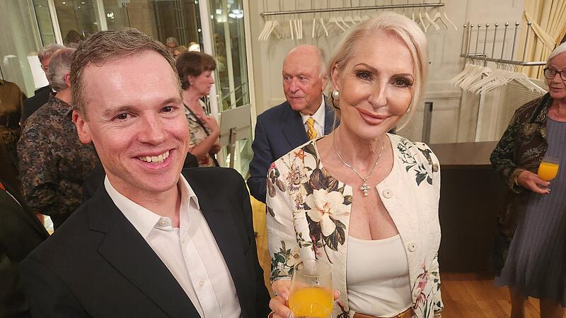 Tobias Kaiser, Ehemann des Intendanten Alexander Steinbeis, mit Schauspielerin D&eacute;sir&eacute;e Nick.