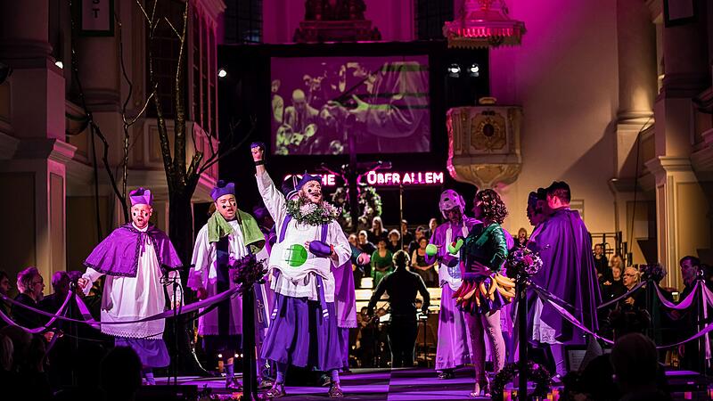 Spektakul&auml;r: F&uuml;r die Inszenierung von Hector Berlioz&rsquo; Werk &bdquo;Fausts Verdammnis&ldquo; wird die Coburger Morizkirche zur Opernb&uuml;hne.