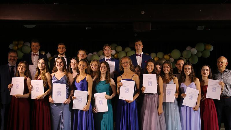 Gruppenbild aller Schülerinnen und Schüler mit einem Einser-Schnitt.