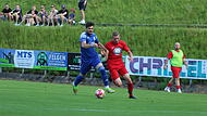 Muhamet Murati (li.) schoss mit einem lupenreinen Hattrick Kirchehrenbach zum Sieg.