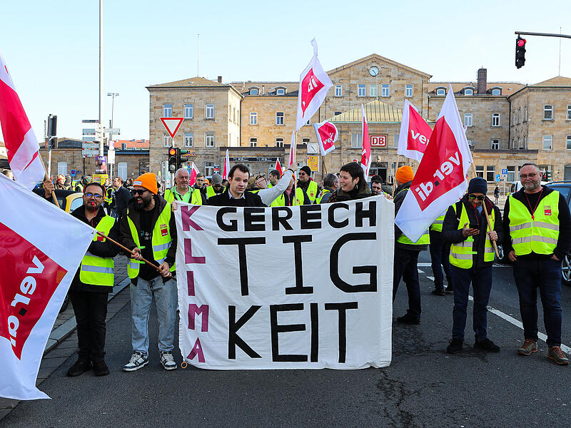 Banner &bdquo;Klima Gerechtigkeit&ldquo; an der Spitze der Demonstration