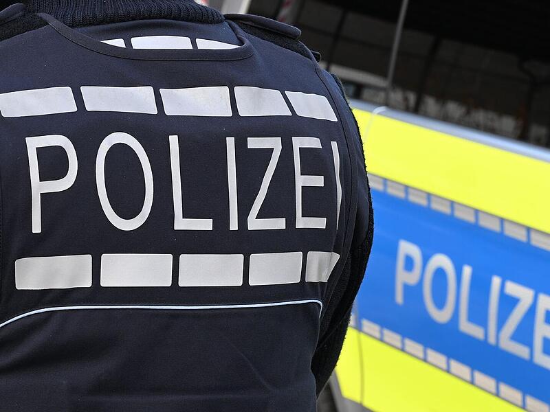 Unfall im Kreis Forchheim: VW &uuml;berschl&auml;gt sich mehrfach - Alkohol im Spiel