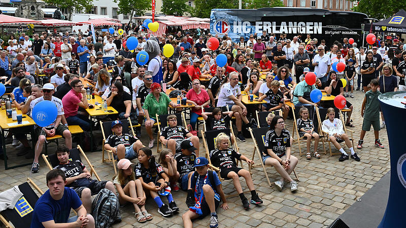 Viel los war bei der Saisoneröffnung des HC Erlangen. Viel los war bei der Saisoneröffnung des HC Erlangen.