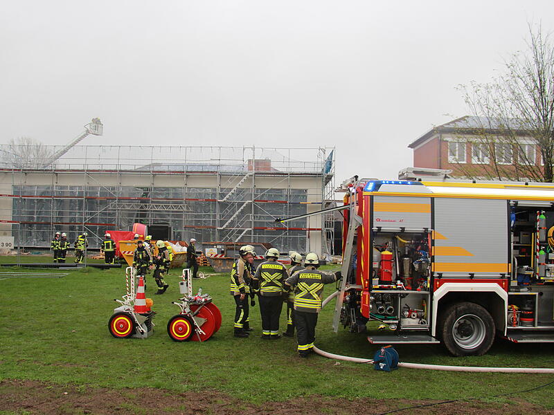 Brand im Schulschwimmbad AdelsdorfBrand im Schulschwimmbad Adelsdorf