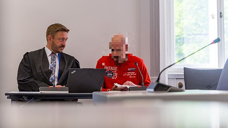 Seit dem 23. April l&auml;uft die Verhandlung gegen einen 51-j&auml;hrigen Kinderpfleger aus dem Kreis Forchheim wegen sexuellen Missbrauchs in einer Kita. Hier bespricht er sich mit seinem Anwalt Maximilian Glabasnia.