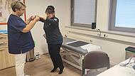 Eine wichtige Motivation für ältere Ukrainer, Deutsch zu lernen, ist zum Beispiel der selbstständige Besuch bei Ärzten und im Krankenhaus. Eine wichtige Motivation für ältere Ukrainer, Deutsch zu lernen, ist zum Beispiel der selbstständige Besuch bei Ärzten und im Krankenhaus.