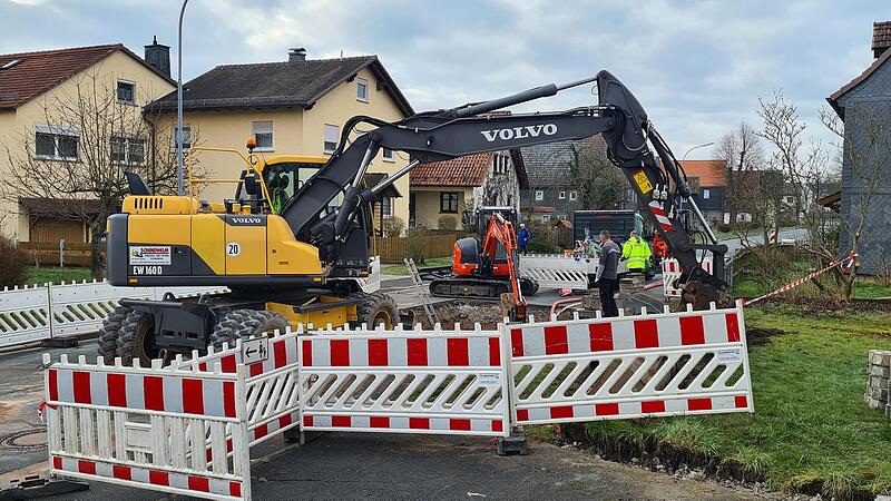 Die Anschlussarbeiten f&uuml;r das Baugebiet Neundorf-Mitte laufen