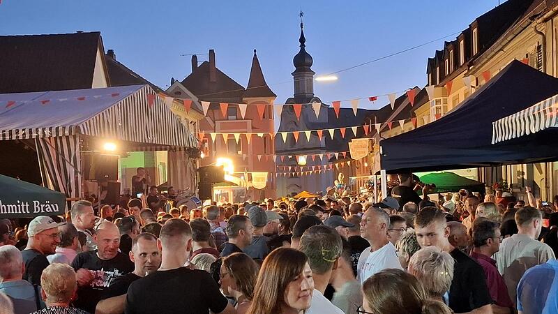 Mit Musik, Bier und Dolce Vita-Atmosphäre lockte das Open-Air-Event „Lange Nacht“ bei hochsommerlichem Wetter Tausende in die Straßen von Scheßlitz.