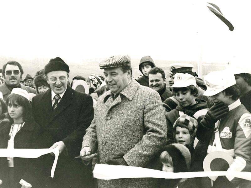 Der frühere Landrat Georg Daßler wäre heute 100 Jahre alt geworden, Der Herzogenauracher gilt als der Baumeister des 1972  neu gebildeten Landkreises Erlangen-Höchstadt. Unser Foto zeigt ihn mit Bürgermeister Hans Ort bei der Eröffnung der Ludwig-...