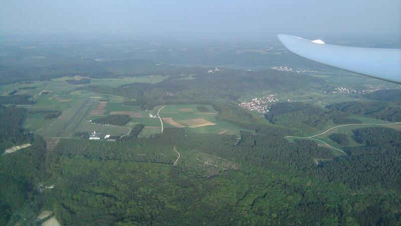 Das Hochplateau rund um den Flugplatz auf dem Feuerstein soll Vorranggebiet f&uuml;r Windr&auml;der werden.Forchheim & Fr&auml;nkische Schweiz