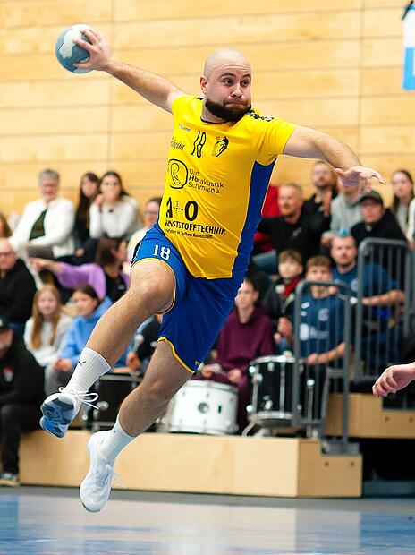 Ob Kunstadts Marius Petersen beim Gastspiel seiner HGK am Samstag in Wunsiedel gegen die HSG Fichtelgebirge so viel Freiraum vom Gegner erh&auml;lt wie hier im Bild, bleibt abzuwarten. Sicher ist, dass die HGK beim Top-Favoriten nichts zu verlieren hat und demnach drei aufspielen kann.