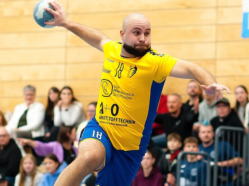 Ob Kunstadts Marius Petersen beim Gastspiel seiner HGK am Samstag in Wunsiedel gegen die HSG Fichtelgebirge so viel Freiraum vom Gegner erh&auml;lt wie hier im Bild, bleibt abzuwarten. Sicher ist, dass die HGK beim Top-Favoriten nichts zu verlieren hat und demnach drei aufspielen kann.