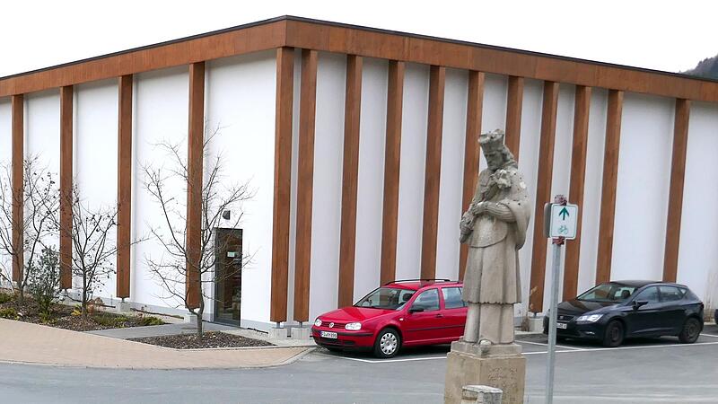 Die Nepomuk-Statue heute am Oberen Tor in Ebermannstadt.Forchheim & Fränkische Schweiz Die Nepomuk-Statue heute am Oberen Tor in Ebermannstadt.Forchheim & Fränkische Schweiz