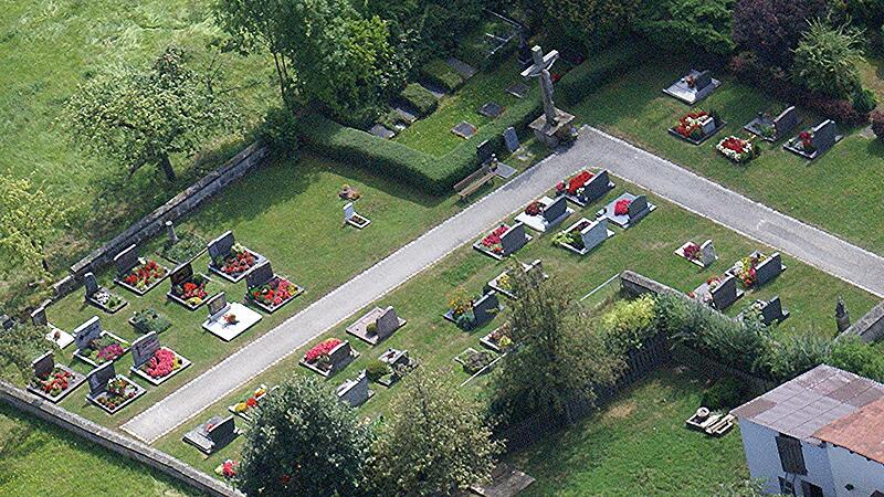 Diskussion um den Friedhof Gereuth und Urnenstelen im Gemeinderat ...