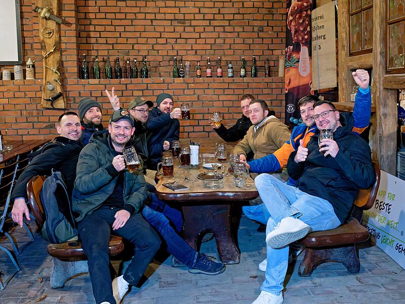 Bockbieranstich im Fässla-Keller Bamberg 2025: Klicken Sie sich durch die schönsten Bilder und entdecken Sie sich mit etwas Glück selbst.