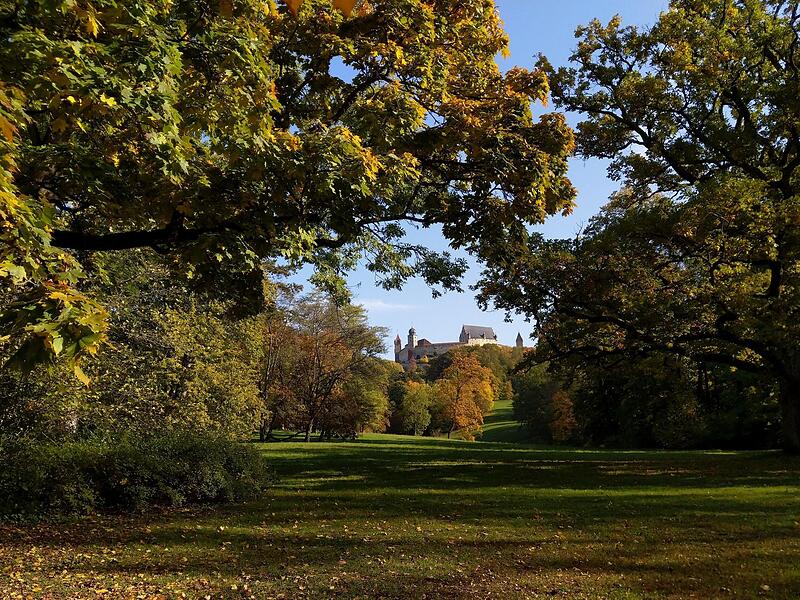 Der Hofgarten in Coburg – hier der Blick übers Veilchental zur Veste.