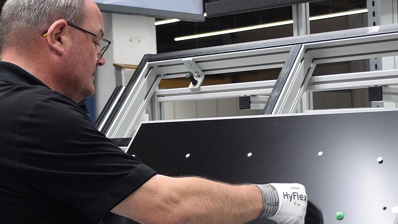 Blick in Loewe-Produktion in Kronach