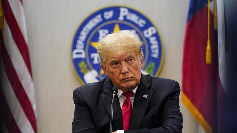 Der frühere US-Präsident, Donald Trump, soll während seiner Amtszeit immer wieder Dokumente zerrissen oder die Toilette hinunter gespült haben.