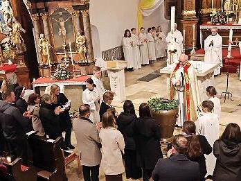 Drei Jugendliche wurden in die katholische Kirche aufgenommen