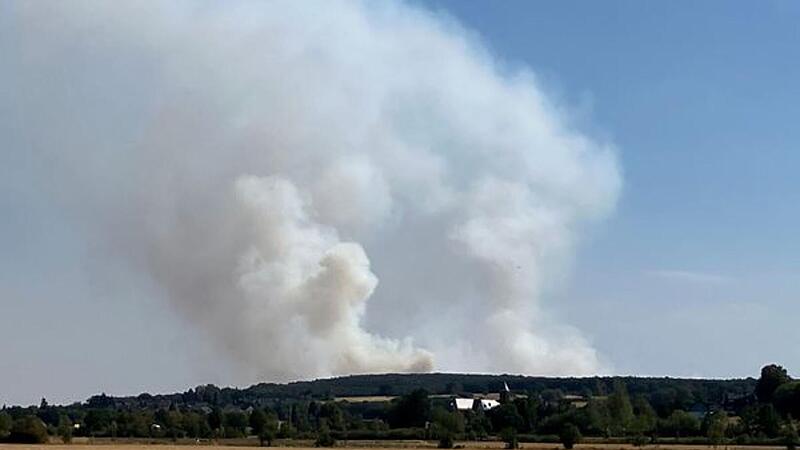 "Größter Waldbrand in der Geschichte NRWs": Brandgeruch treibt bis nach Franken "Größter Waldbrand in der Geschichte NRWs": Brandgeruch treibt bis nach Franken