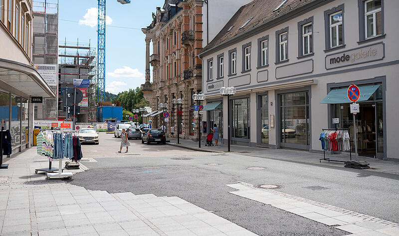 Bauarbeiten starten in Bad Kissingen Das Baufeld reicht vom Einmündungsbereich „Am Kurgarten“ bis zur Wandelhalle. Fußgänger werden ab dem Rondell über den Kurgarten Richtung Kurhausstraße umgeleitet.