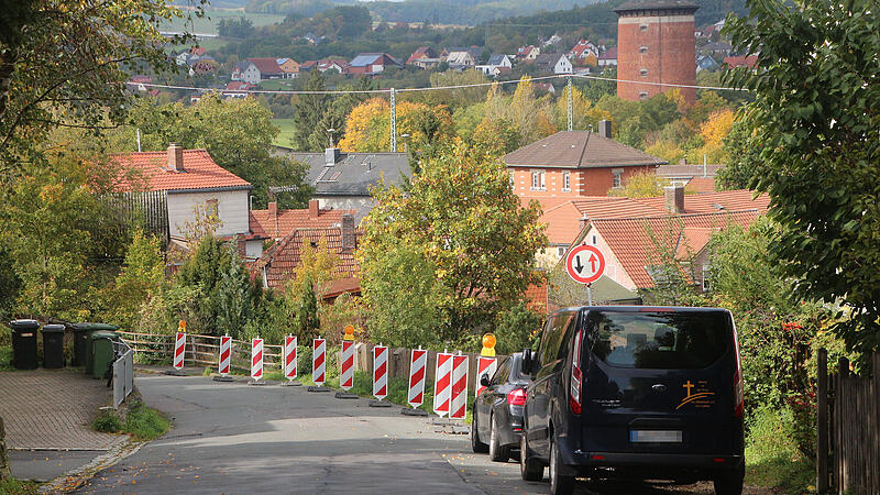 Lichtenfels SchloßbergstraßeLichtenfels Schloßbergstraße Eng, steil, sanierungsbedürftig: 2027 Jahr will die Stadt Lichtenfels die Reparatur der Schloßbergstraße angehen.
