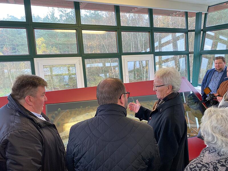 Horst Teltschik bei Gedenken zu Mauerfall an Grenze Eisfeld Horst Teltschik bei Gedenken zu Mauerfall an Grenze Eisfeld