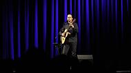 Stefan Eichner sang in der Kulturfabrik Lieder von Reinhard Mey.