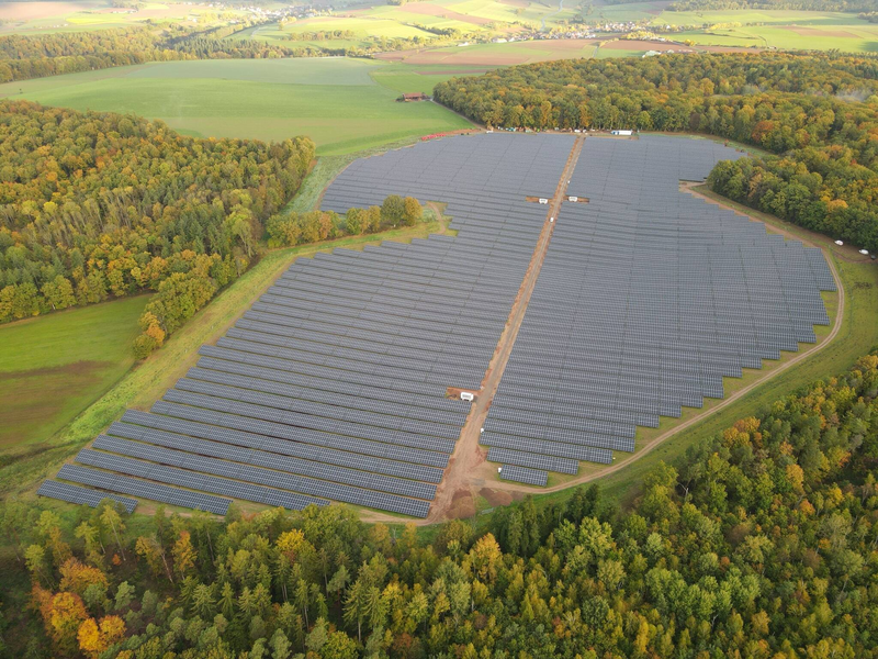 Der B&uuml;rgersolarpark Waizenbach geht Ende M&auml;rz 2026 ans Netz. Es ist das erste Projekt der B&uuml;rgerenergiegenossenschaft des Landkreises Bad Kissingen.