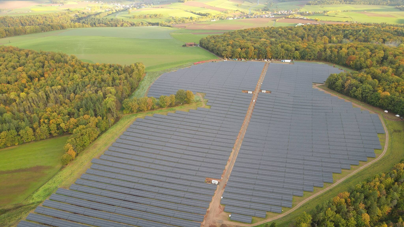 Der B&uuml;rgersolarpark Waizenbach geht Ende M&auml;rz 2026 ans Netz. Es ist das erste Projekt der B&uuml;rgerenergiegenossenschaft des Landkreises Bad Kissingen.