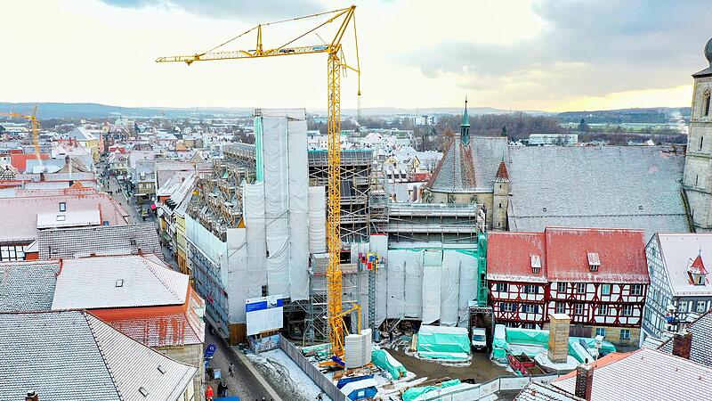 Kontinuierlich tut sich etwas in Forchheims Rathaus: Etwas mehr als die Hälfte des Sanierungs-Marathons ist aber noch zu gehen.Forchheim & Fränkische Schweiz Kontinuierlich tut sich etwas in Forchheims Rathaus: Etwas mehr als die Hälfte des Sanierungs-Marathons ist aber noch zu gehen.Forchheim & Fränkische Schweiz