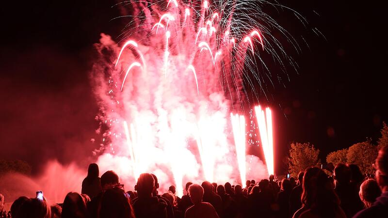 Einfach wunderschön: Das Feuerwerk begeisterte die unzähligen Besucher.Forchheim & Fränkische Schweiz
