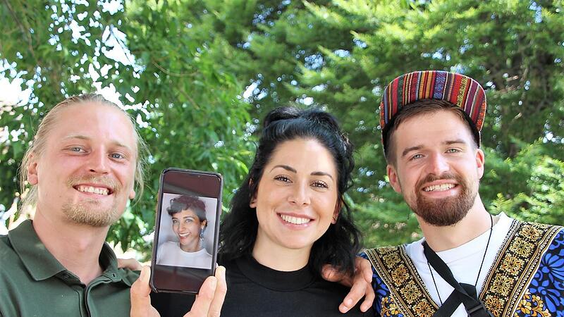 Im Herzen und als Bild auf dem Handy ist Anja immer dabei. Die drei Freunde Andreas Reich, Nicole Filip und Sebastian Keilholz aus Bamberg  wollen Anjas Wunsch verwirklichen und  Waisenkindern in Afrika  Zukunftsperspektiven geben.