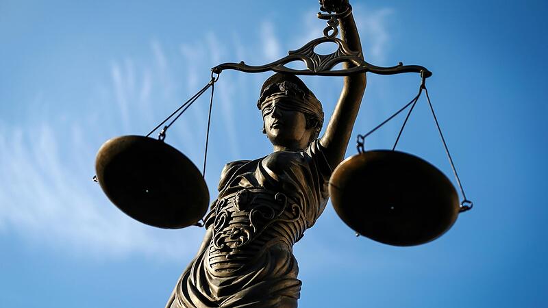 Zwei Männer haben mit mutmaßlichen Betrügereien einen hohen Schaden verursacht.