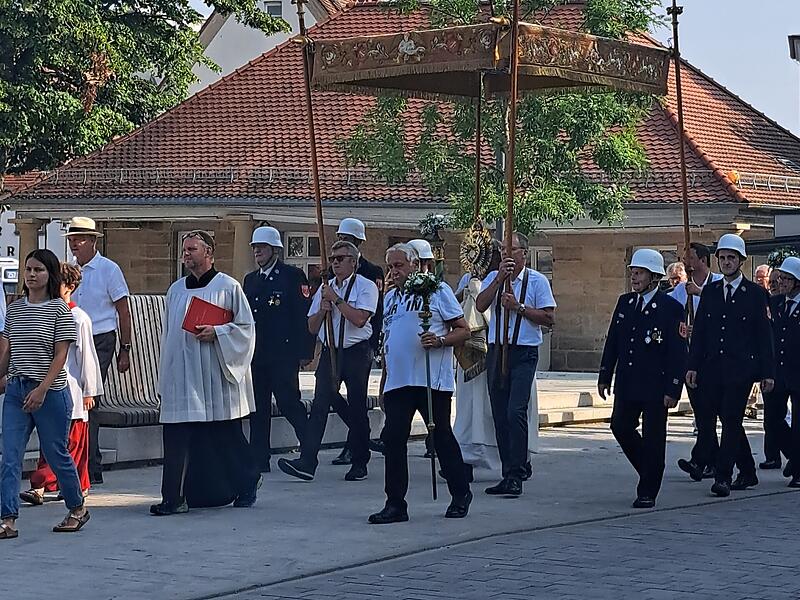 Am Freitag ist die traditionelle Prozession zu Mari&auml; Himmelfahrt durch Forchheim gezogen.