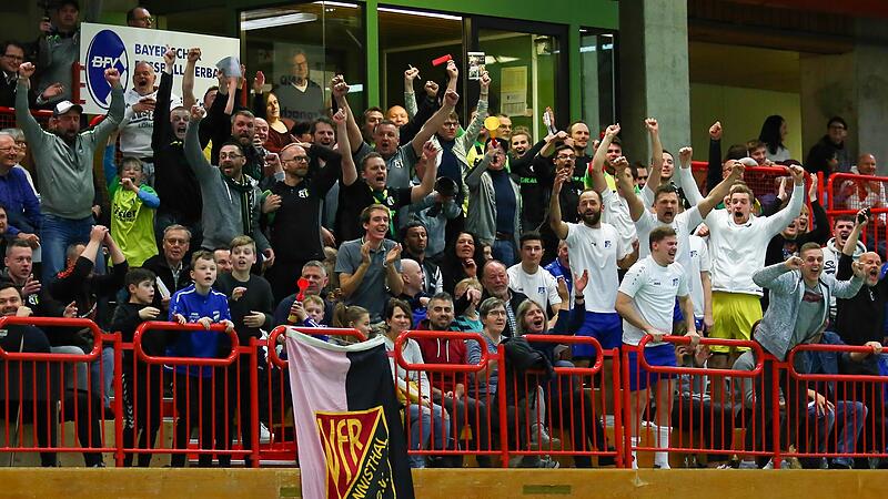 Die Dreifachturnhalle in Kronach war bei den BFV-Hallenturnieren regelmäßig voll besetzt, so wie bei der Bezirksmeisterschaft 2019/20. Die Dreifachturnhalle in Kronach war bei den BFV-Hallenturnieren regelmäßig voll besetzt, so wie bei der Bezirksmeisterschaft 2019/20.