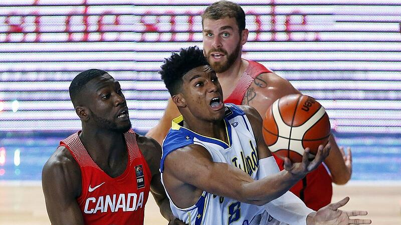 Justin Gray (vorne) geht künftig für Brose Bamberg auf Punktejagd.